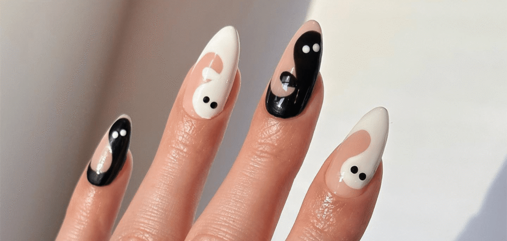 21 Ghost Nail Art Ideas for a Very Spooky Manicure 21 Ghost Nail Art Ideas for a Very Spooky Manicure