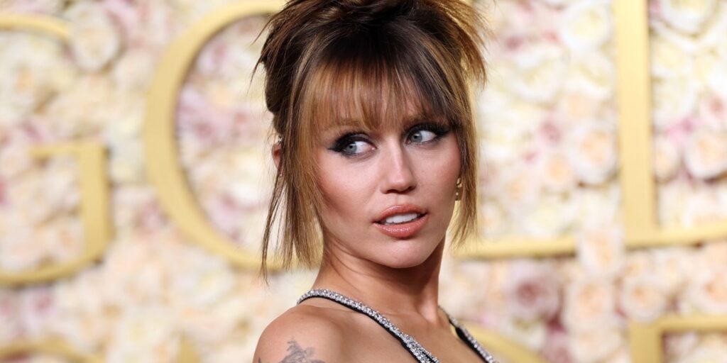 Miley Cyrus’s Blonde Waves Are the Best of Both Worlds For Fall