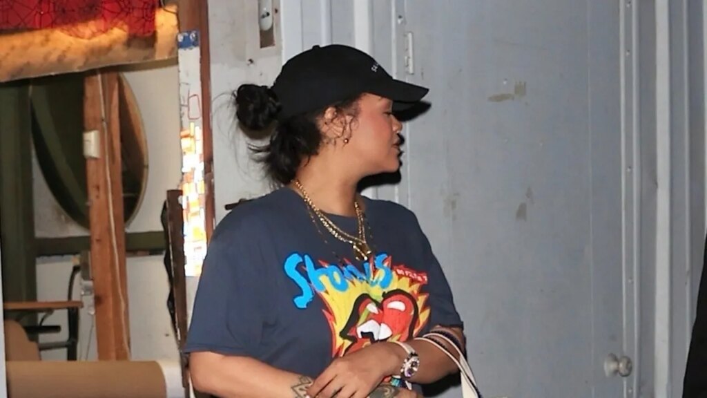 Even Rihanna Can’t Resist the Ease of the Boat and Tote
