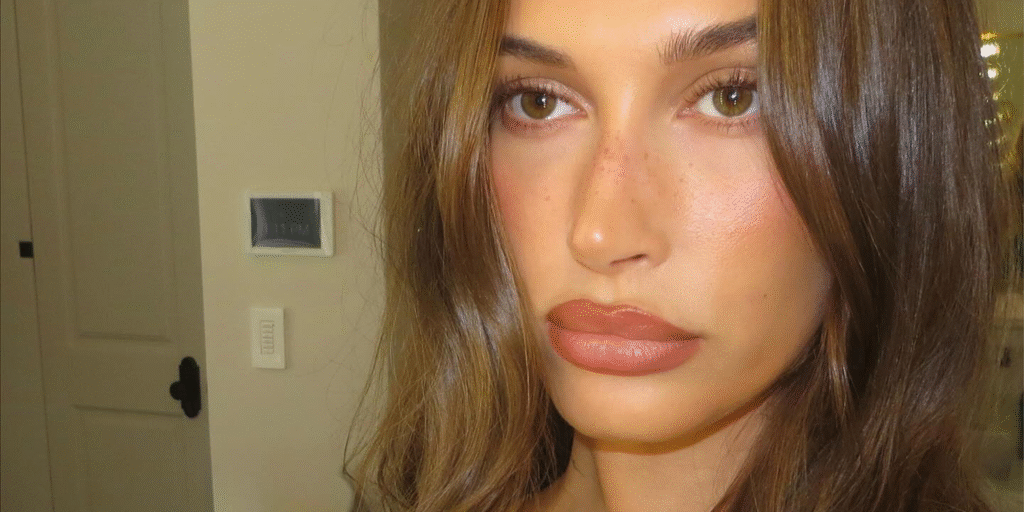 Hailey Bieber’s Manicure Gives Frosted Tips a New Meaning Hailey Bieber’s Manicure Gives Frosted Tips a New Meaning